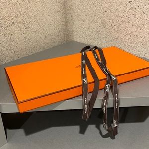 Original Hermès scarf box wit Hermès ribbon
